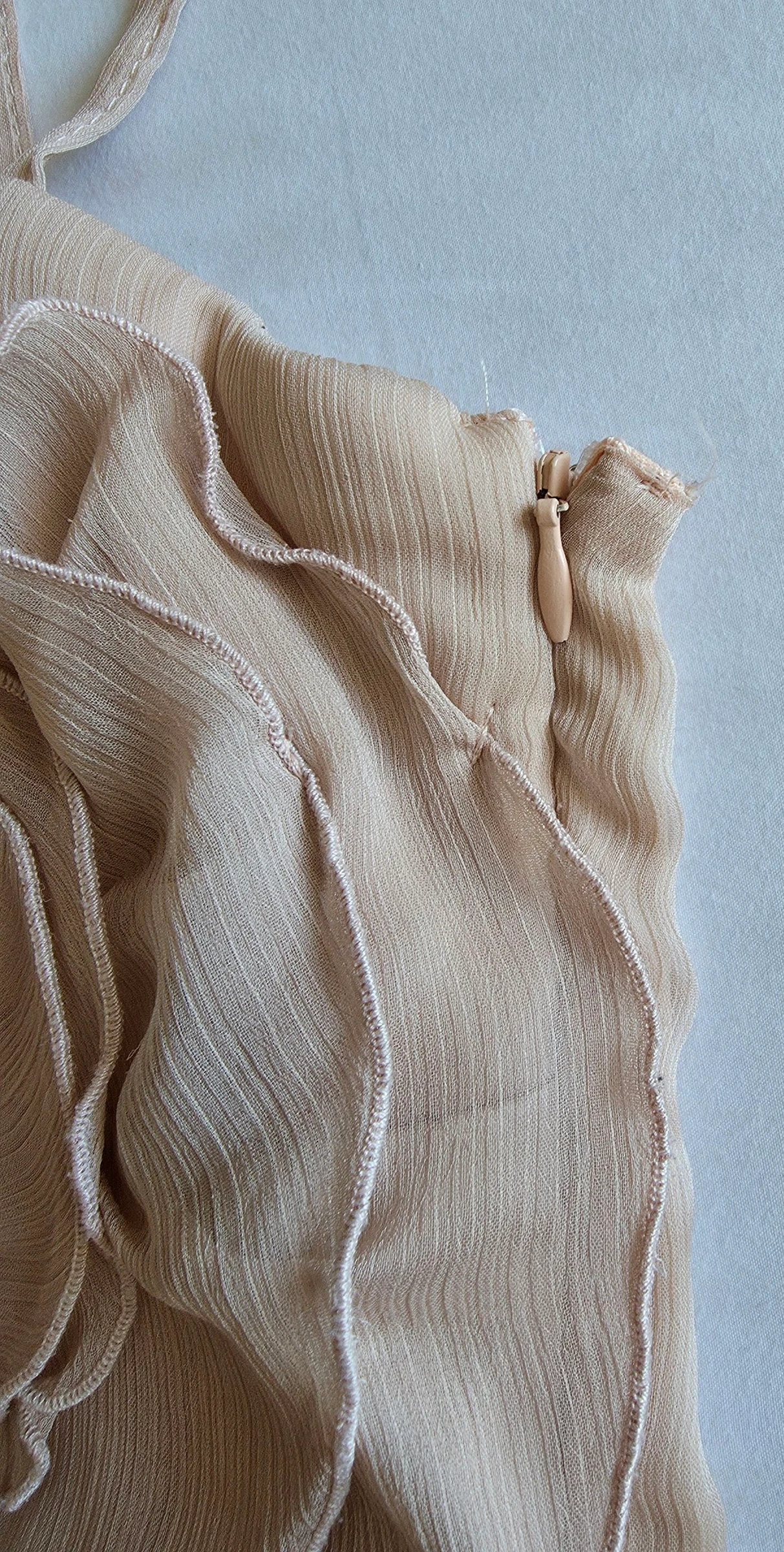 Robe corta nude Patrice Bréal S 36, vestido de noche con volantes y flores – photo 6